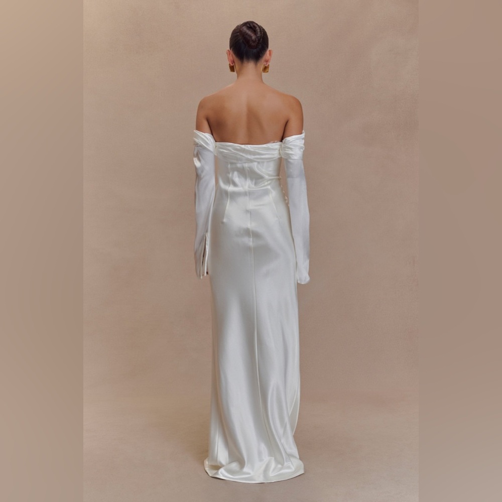 Meshki Off-Shoulder White Longsleeve Dress - Picture 2 of 4